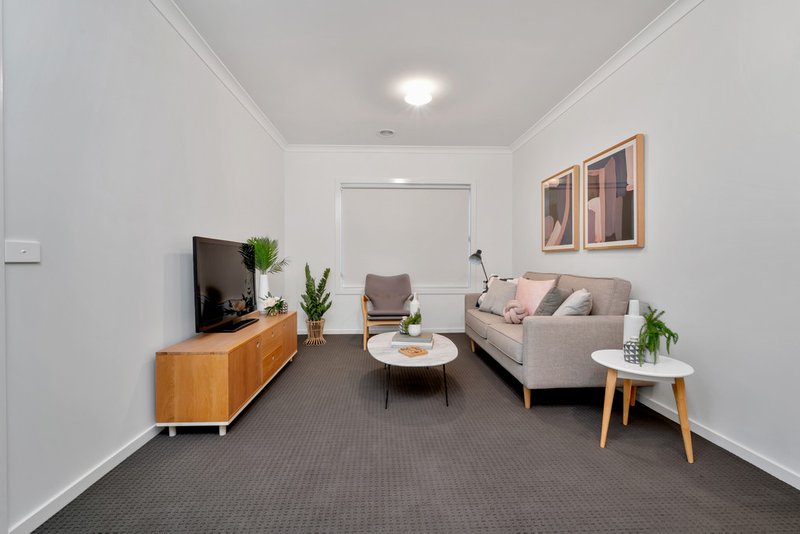 Photo - 14 Satellite Drive, Werribee VIC 3030 - Image 6