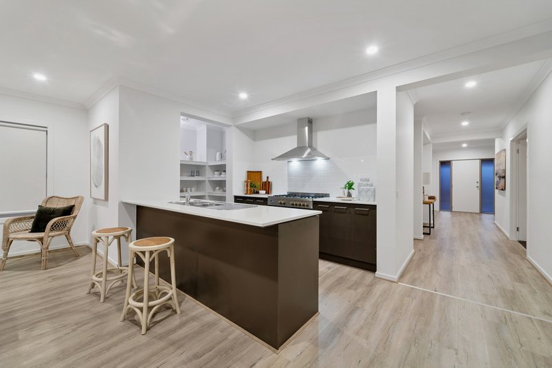 Photo - 14 Satellite Drive, Werribee VIC 3030 - Image 10