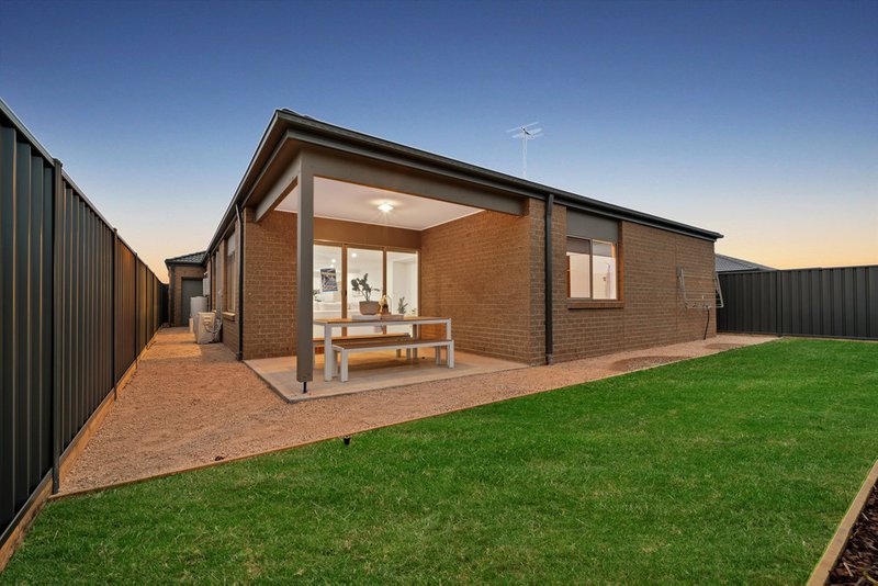 Photo - 14 Satellite Drive, Werribee VIC 3030 - Image 13