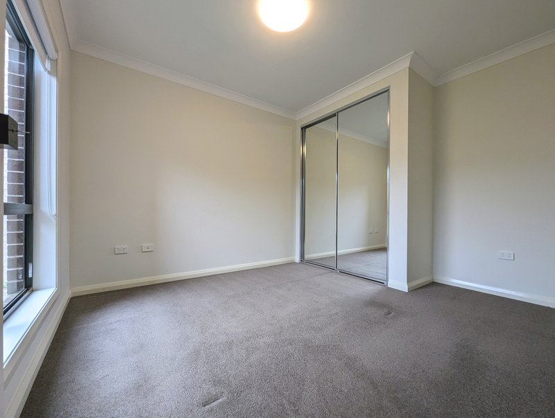 Photo - 14 Satinwood Crescent, Bonnyrigg NSW 2177 - Image 3