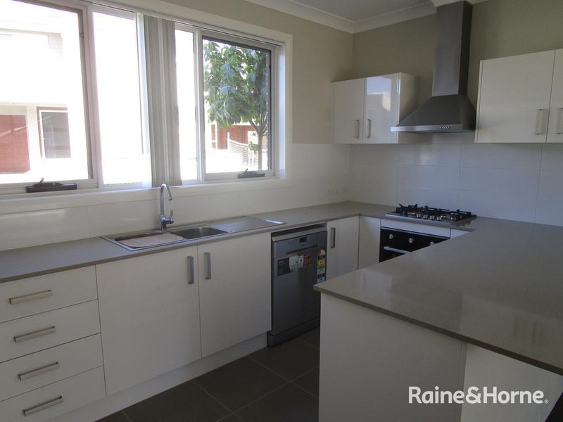 Photo - 14 Saxon Ln , Rouse Hill NSW 2155 - Image 2