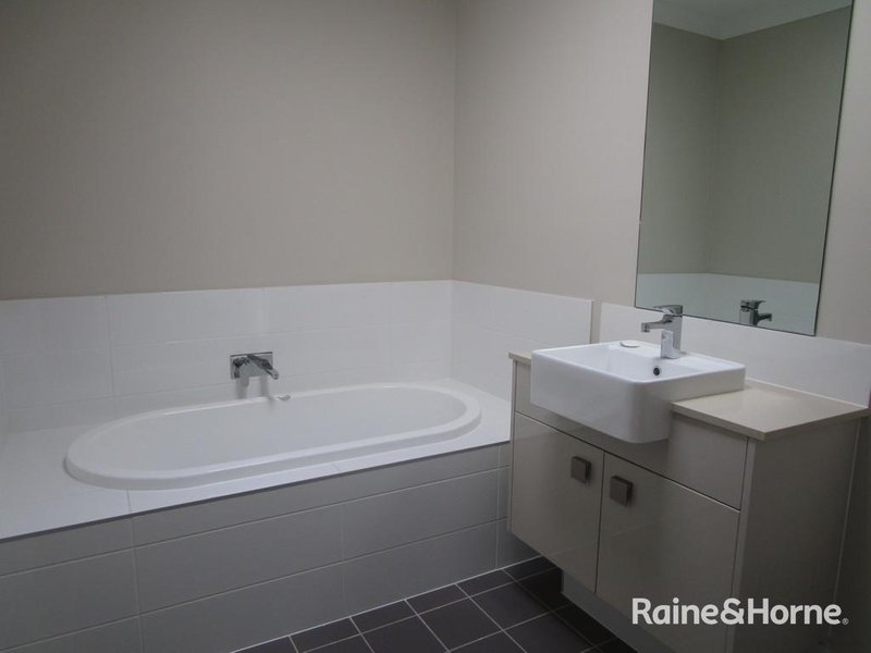 Photo - 14 Saxon Ln , Rouse Hill NSW 2155 - Image 6