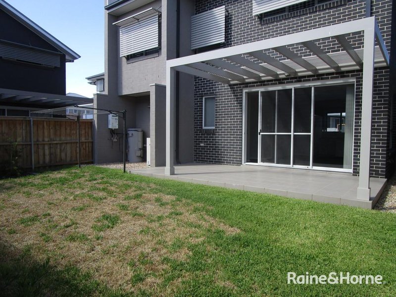 Photo - 14 Saxon Ln , Rouse Hill NSW 2155 - Image 7