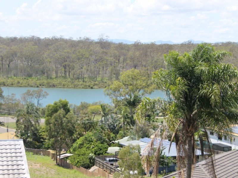 Photo - 14 Sayre Crescent, Boyne Island QLD 4680 - Image 2