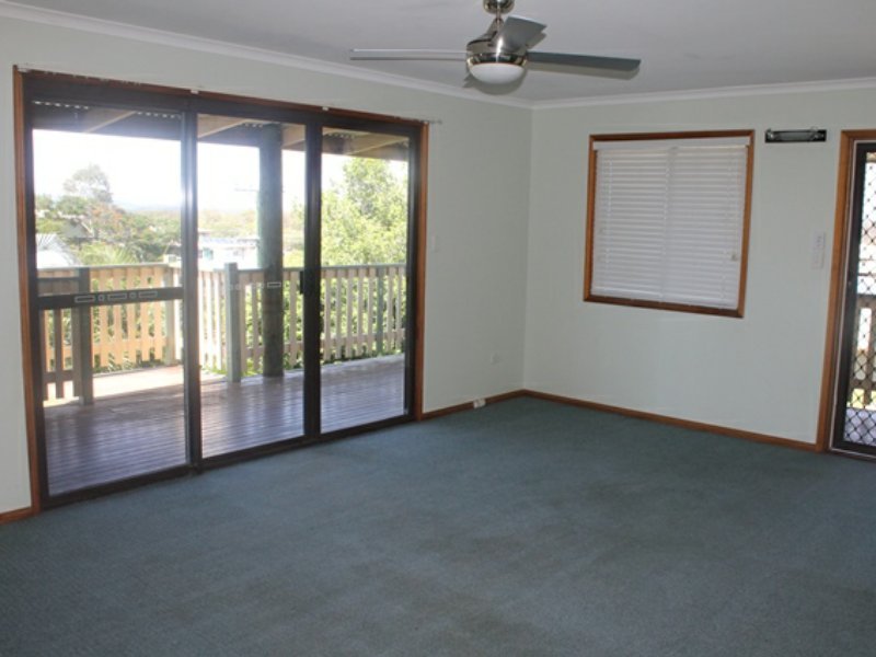 Photo - 14 Sayre Crescent, Boyne Island QLD 4680 - Image 4