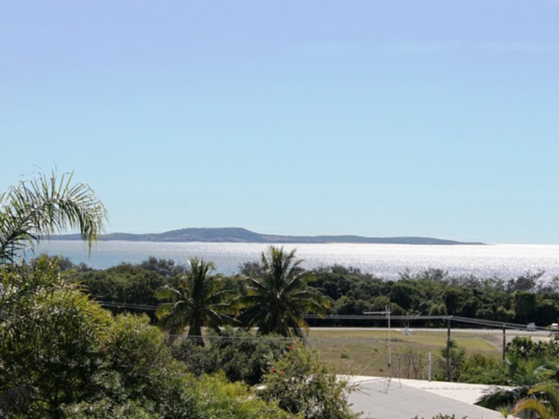 Photo - 14 Scallop Street, Tannum Sands QLD 4680 - Image 3