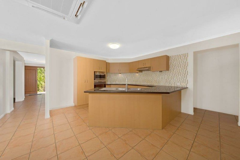 Photo - 14 Schooner Street, Tannum Sands QLD 4680 - Image 3