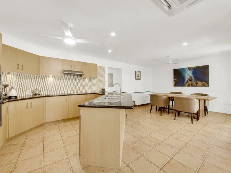 Photo - 14 Schooner Street, Tannum Sands QLD 4680 - Image 4