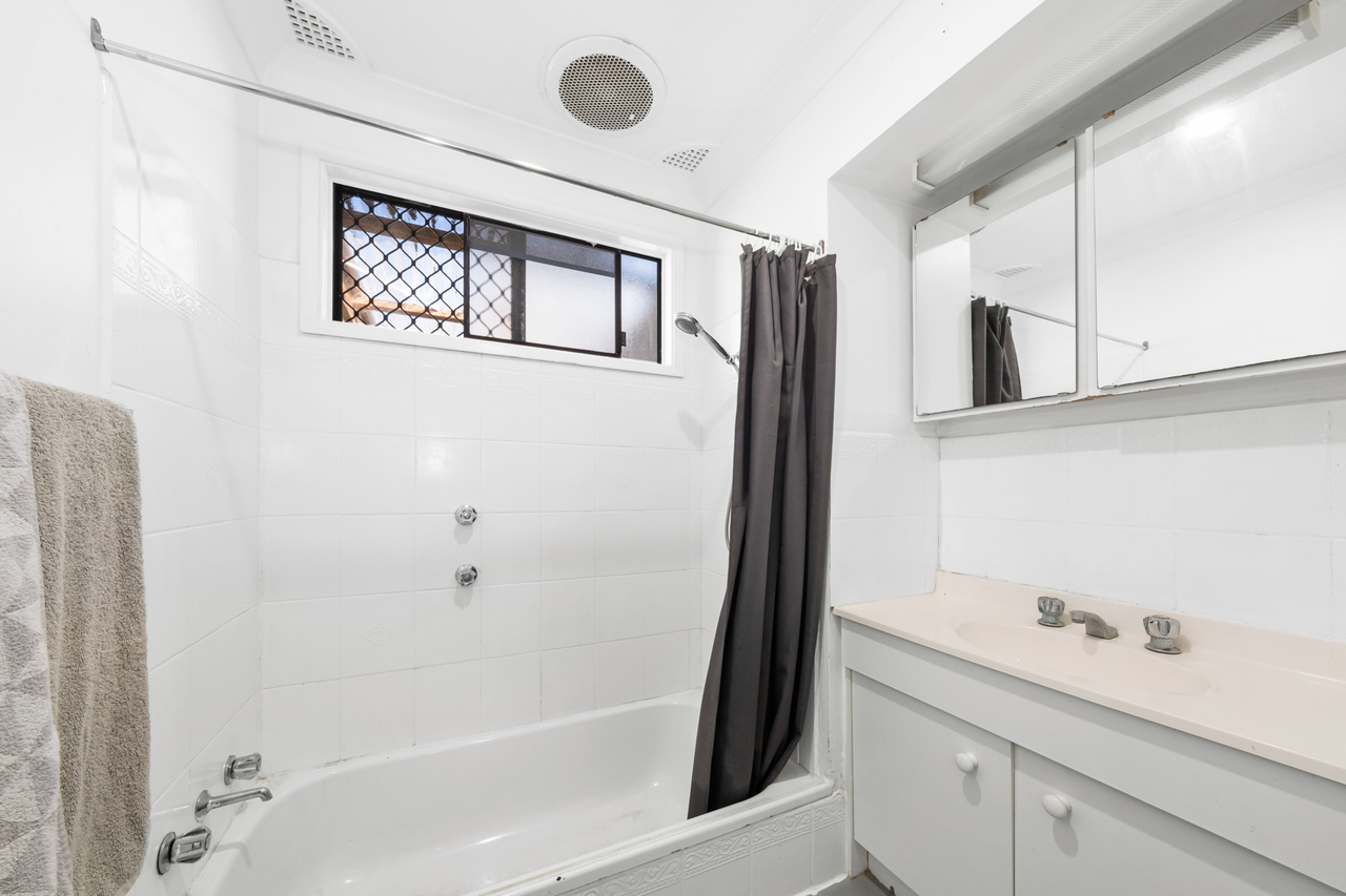 3-bedroom house at 14 Scullin Place, Berkeley Vale, NSW 2261, , New South Wales