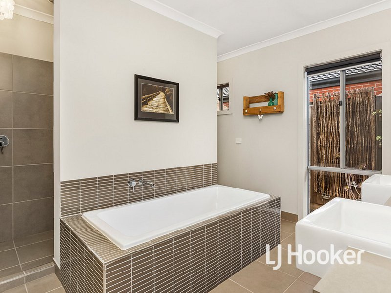 Photo - 14 Seacoast Street, Point Cook VIC 3030 - Image 7