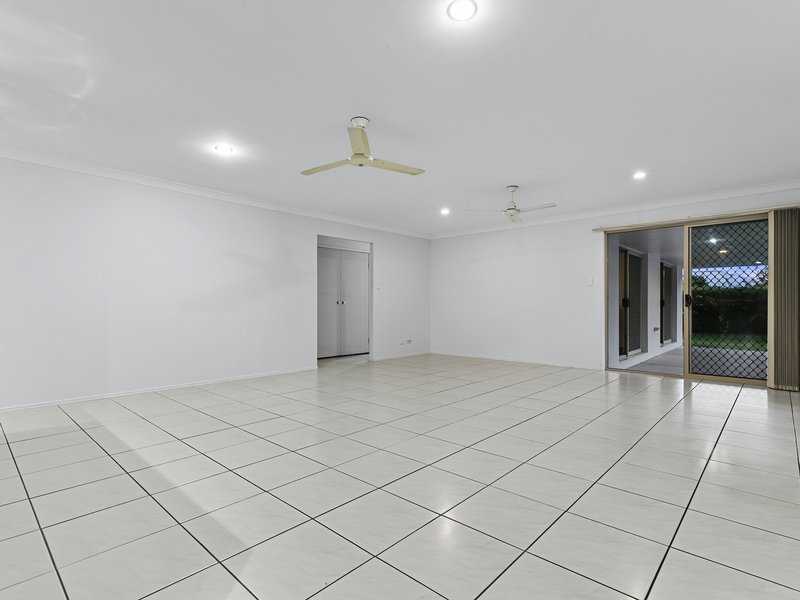 Photo - 14 Seaeagle Place, Banksia Beach QLD 4507 - Image 9