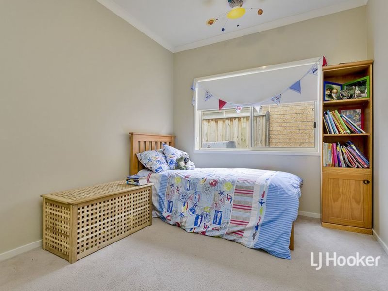 Photo - 14 Seafarer Way, Sanctuary Lakes VIC 3030 - Image 6