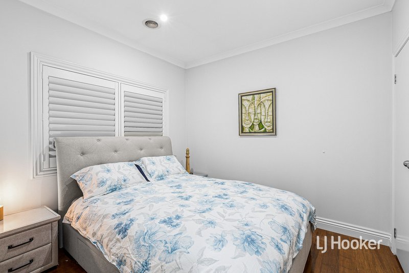 Photo - 14 Seafarer Way, Sanctuary Lakes VIC 3030 - Image 10