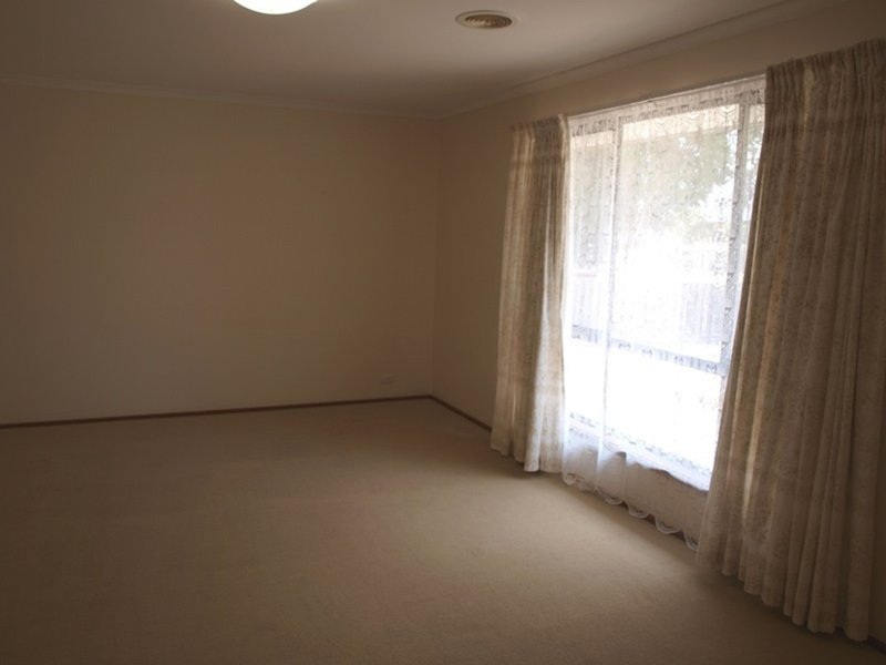 Photo - 14 Second Avenue, Melton South VIC 3338 - Image 8