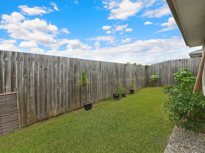 Photo - 14 Severn Crescent, North Lakes QLD 4509 - Image 9