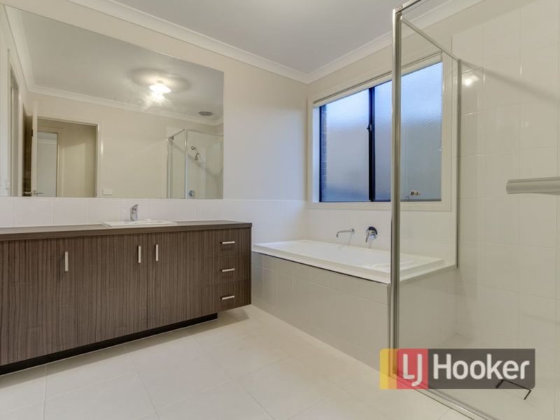 Photo - 1/4 Shakespeare Court, Drouin VIC 3818 - Image 9