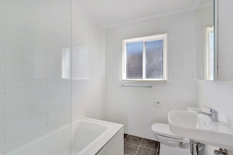 Photo - 14 Shannon Pde, , Berkeley Vale NSW 2261 - Image 6