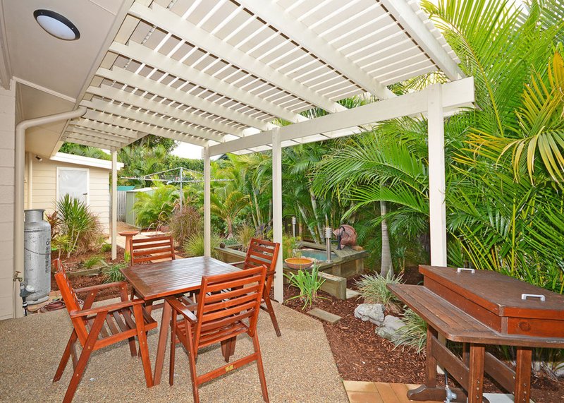 Photo - 14 Shell Street, Urangan QLD 4655 - Image 11