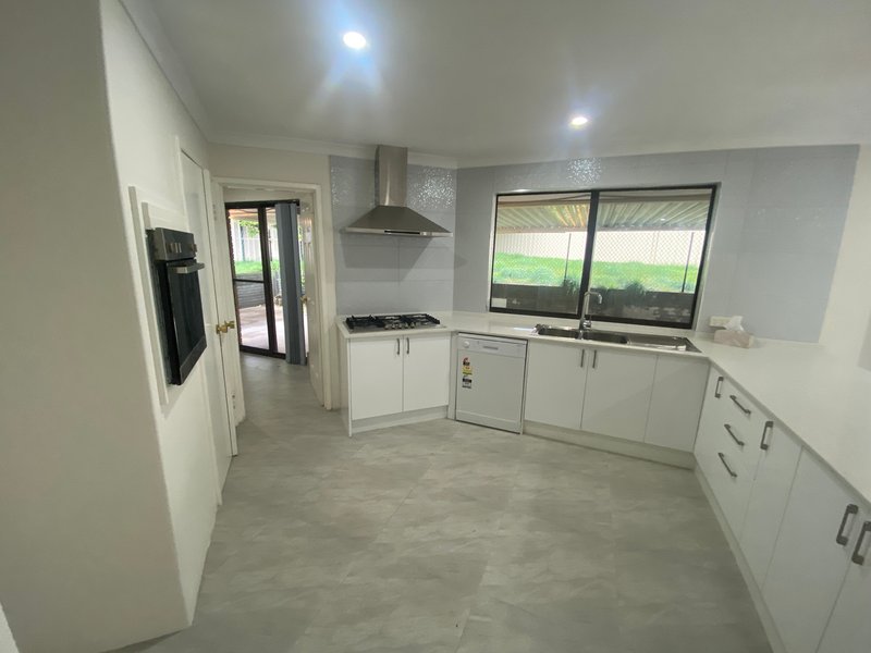 Photo - 14 Sherwood Place, Alexander Heights WA 6064 - Image 3