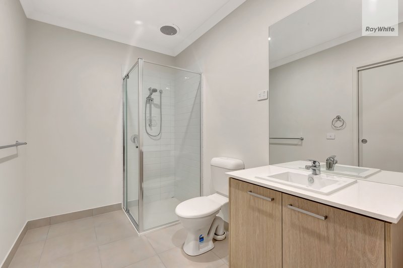 Photo - 14 Shingleback Walk, Mickleham VIC 3064 - Image 7
