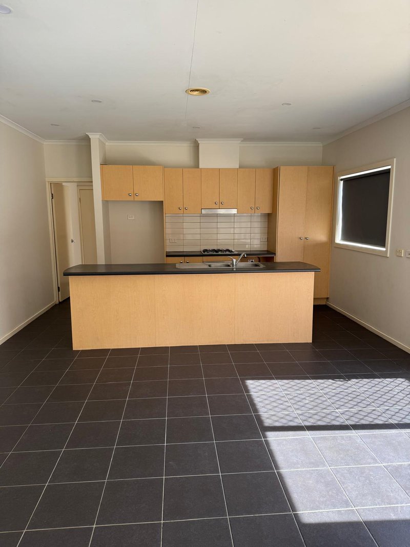 Photo - 14 Silverleaf Drive, Melton VIC 3337 - Image 3