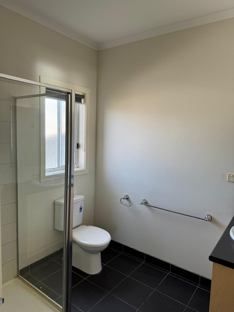 Photo - 14 Silverleaf Drive, Melton VIC 3337 - Image 5