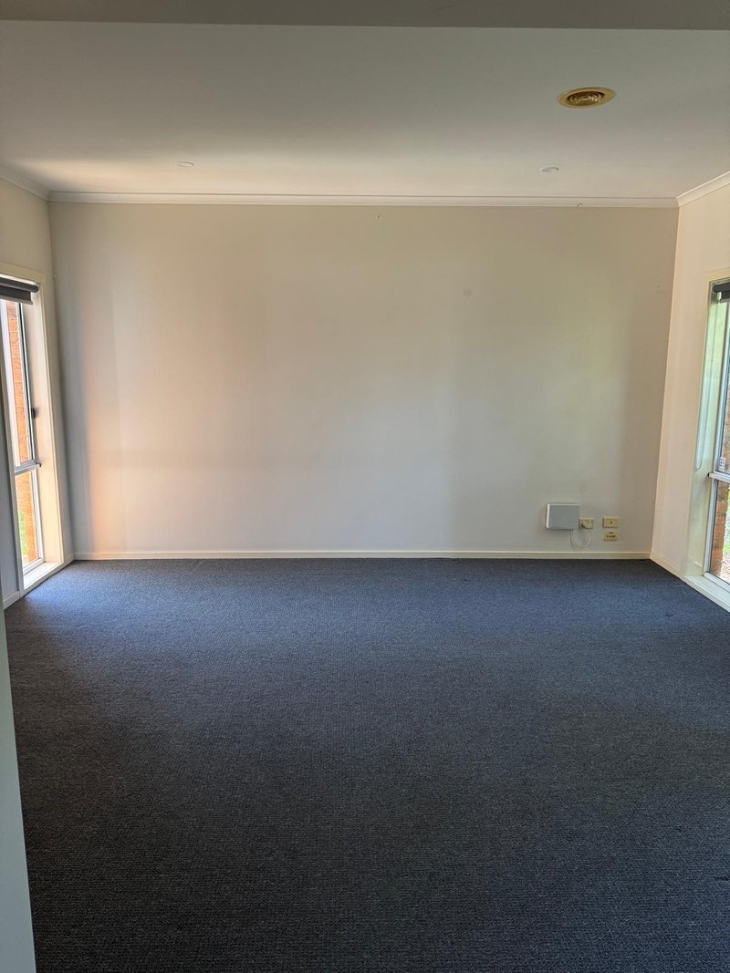 Photo - 14 Silverleaf Drive, Melton VIC 3337 - Image 10