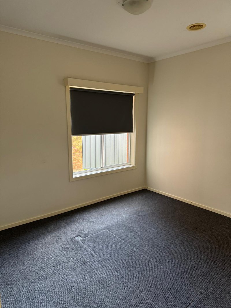 Photo - 14 Silverleaf Drive, Melton VIC 3337 - Image 11