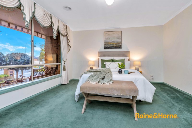 Photo - 14 Sinatra Way, Cranbourne East VIC 3977 - Image 4