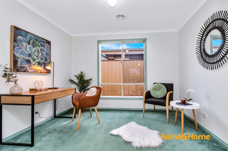 Photo - 14 Sinatra Way, Cranbourne East VIC 3977 - Image 5