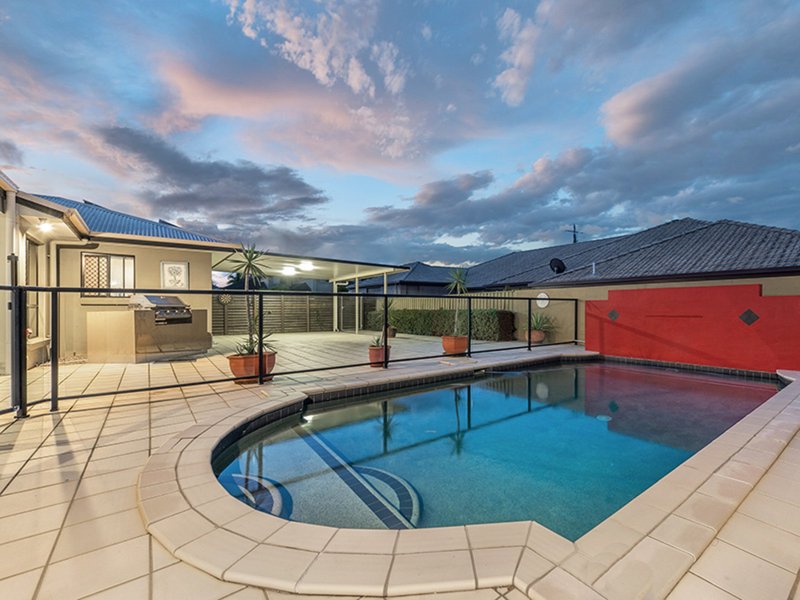 Photo - 14 Sonienda Place, Bridgeman Downs QLD 4035 - Image 4