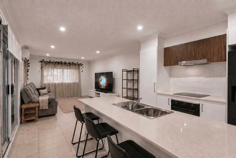Photo - 14 Southwood Circuit, Yarrabilba QLD 4207 - Image 2