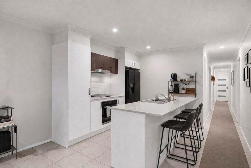 Photo - 14 Southwood Circuit, Yarrabilba QLD 4207 - Image 3
