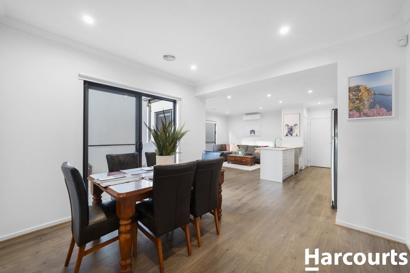 Photo - 14 Spector Walk, Werribee VIC 3030 - Image 4