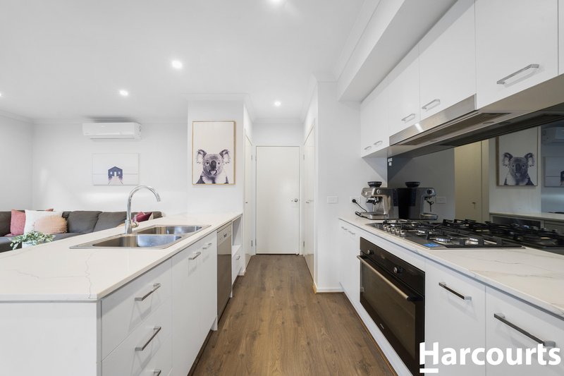 Photo - 14 Spector Walk, Werribee VIC 3030 - Image 5