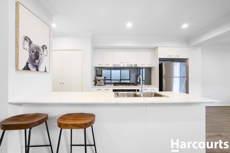Photo - 14 Spector Walk, Werribee VIC 3030 - Image 6