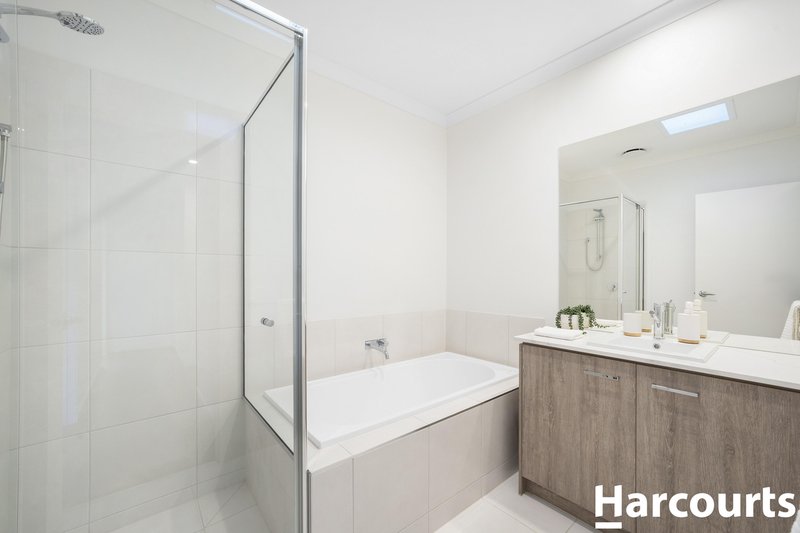 Photo - 14 Spector Walk, Werribee VIC 3030 - Image 7