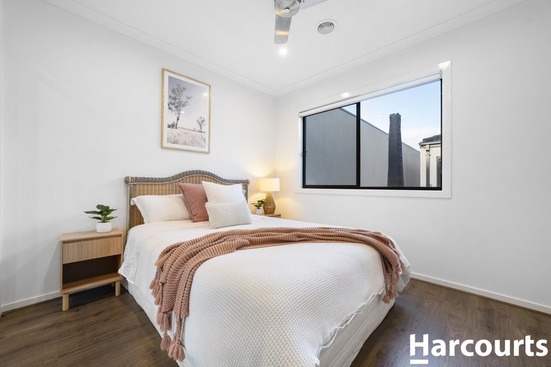 Photo - 14 Spector Walk, Werribee VIC 3030 - Image 11