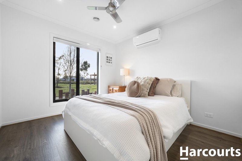 Photo - 14 Spector Walk, Werribee VIC 3030 - Image 12