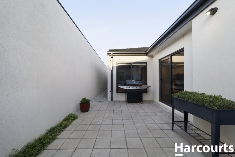 Photo - 14 Spector Walk, Werribee VIC 3030 - Image 13