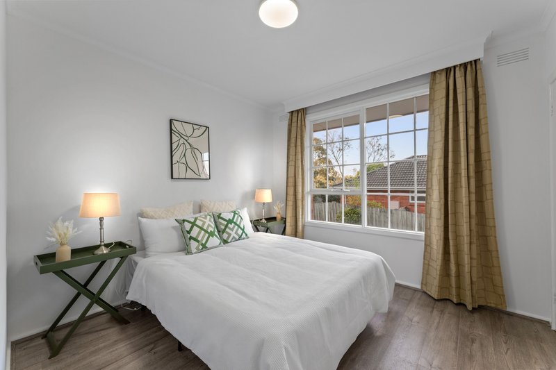 Photo - 14 Springvale Road, Glen Waverley VIC 3150 - Image 8