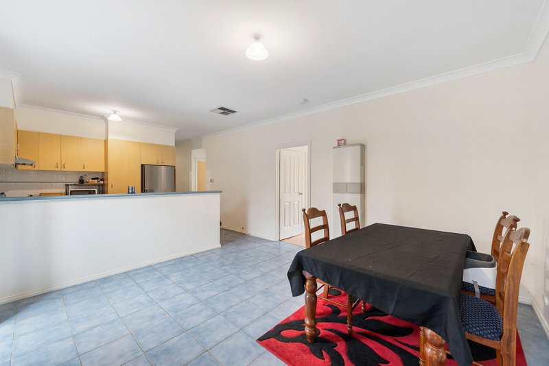 Photo - 14 Squires Court, Caroline Springs VIC 3023 - Image 4