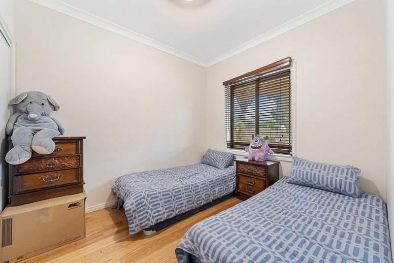 Photo - 14 Squires Court, Caroline Springs VIC 3023 - Image 7