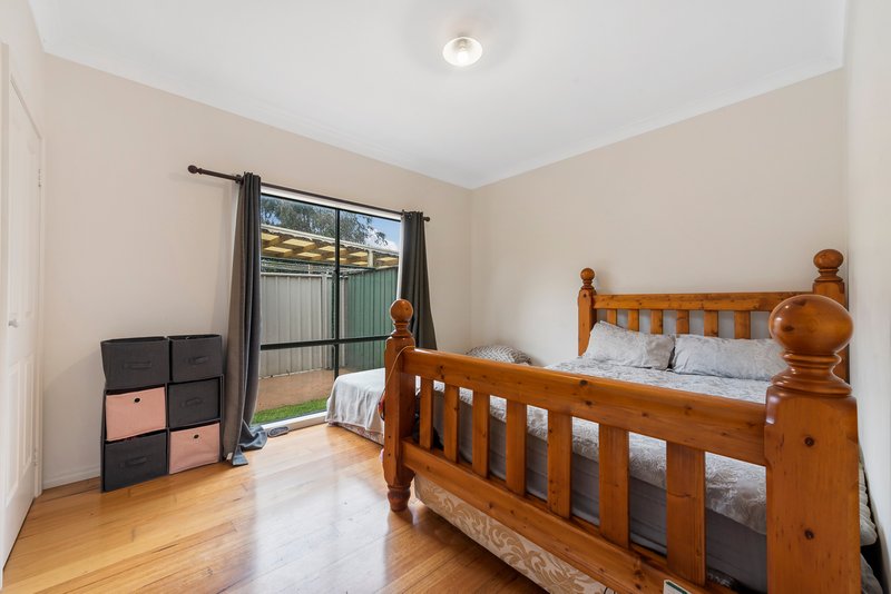 Photo - 14 Squires Court, Caroline Springs VIC 3023 - Image 9