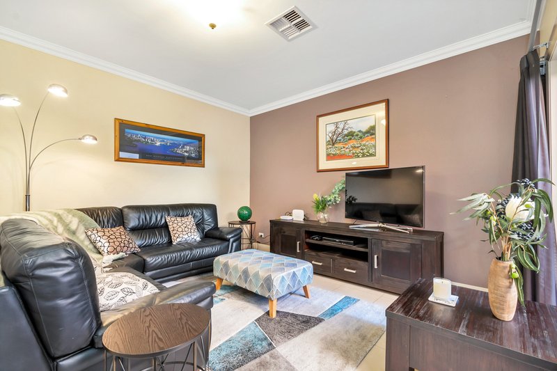 Photo - 14 St Clair Avenue, Mawson Lakes SA 5095 - Image 5