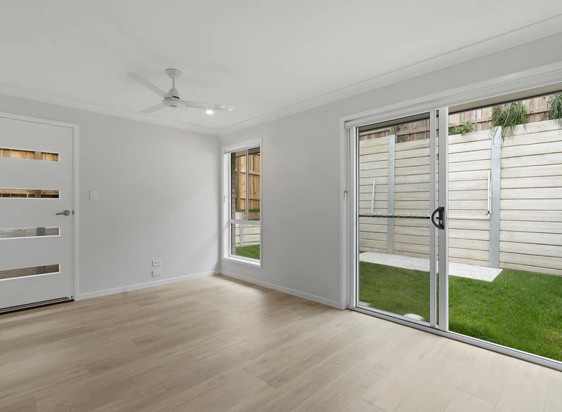 Photo - 1/4 Stathis Place, Bundamba QLD 4304 - Image 3