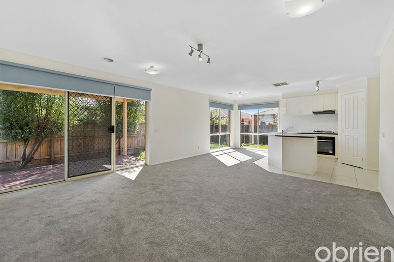 Photo - 14 Stephellen Way, Cranbourne West VIC 3977 - Image 4