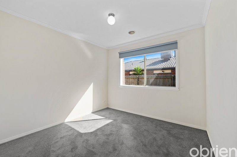 Photo - 14 Stephellen Way, Cranbourne West VIC 3977 - Image 5
