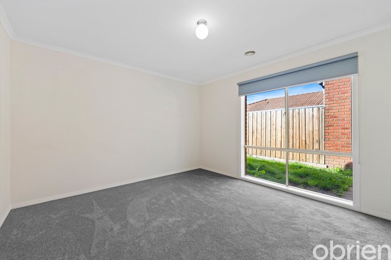 Photo - 14 Stephellen Way, Cranbourne West VIC 3977 - Image 7
