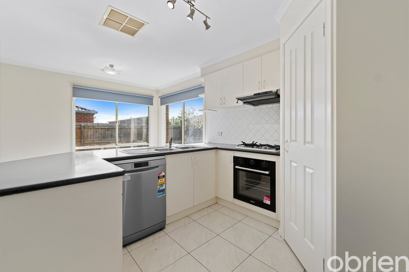 Photo - 14 Stephellen Way, Cranbourne West VIC 3977 - Image 8